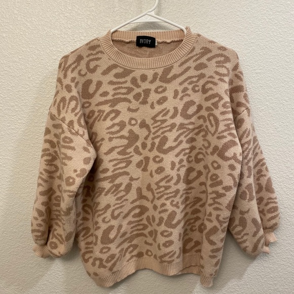 SMALL Leopard Sweater - Picture 1 of 1